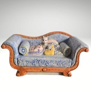 Vtg‎ Dolomite Ceramic Cat on Sofa kitsch Trinket Box Blue MCM Victorian Settee